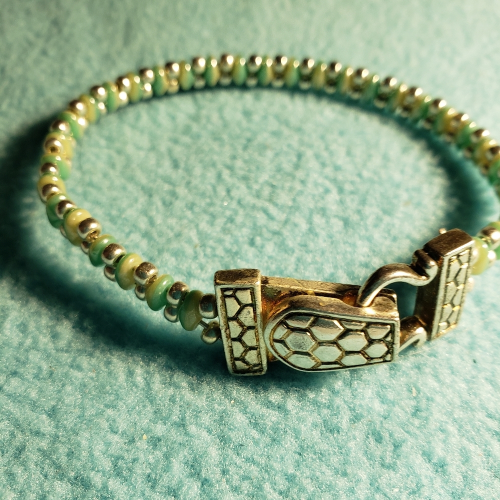 6- 7 Green Yellow Bracelet Vintage Magnetic Clasp Yellow One Side Green Other